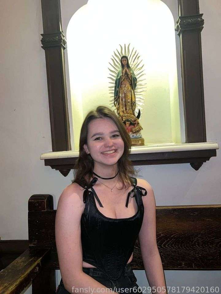 fansly belinarussian profile photo  