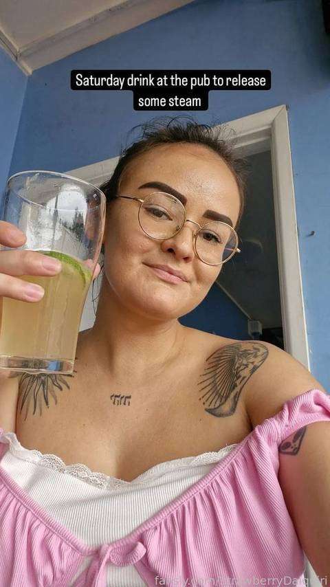 fansly StrawberryDaiquiri profile photo  