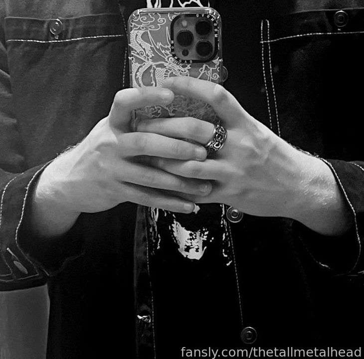 fansly thetallmetalhead profile photo  