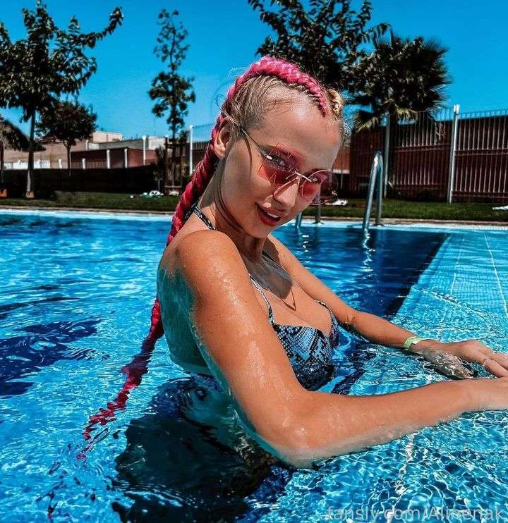 fansly Alinenak profile photo  