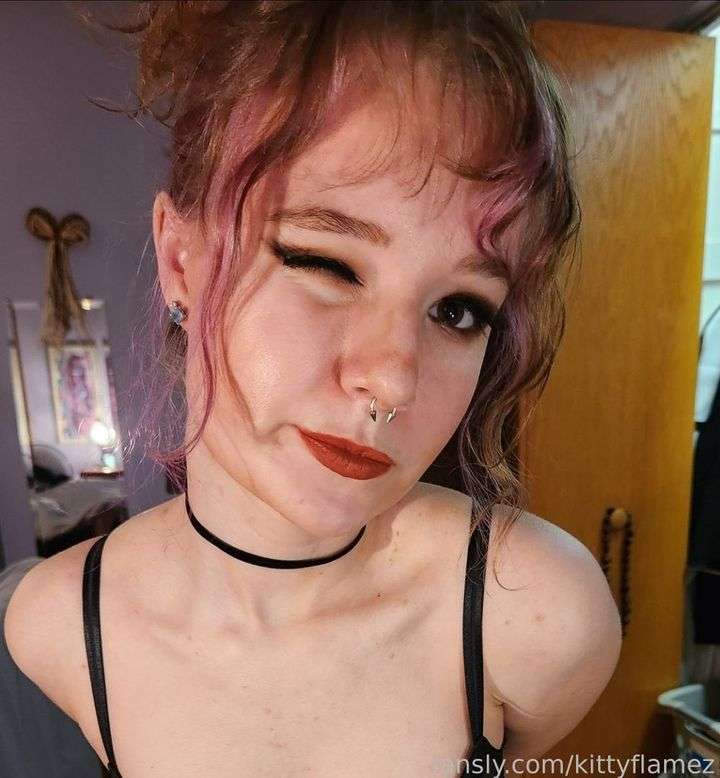 fansly kittyflamez profile photo  
