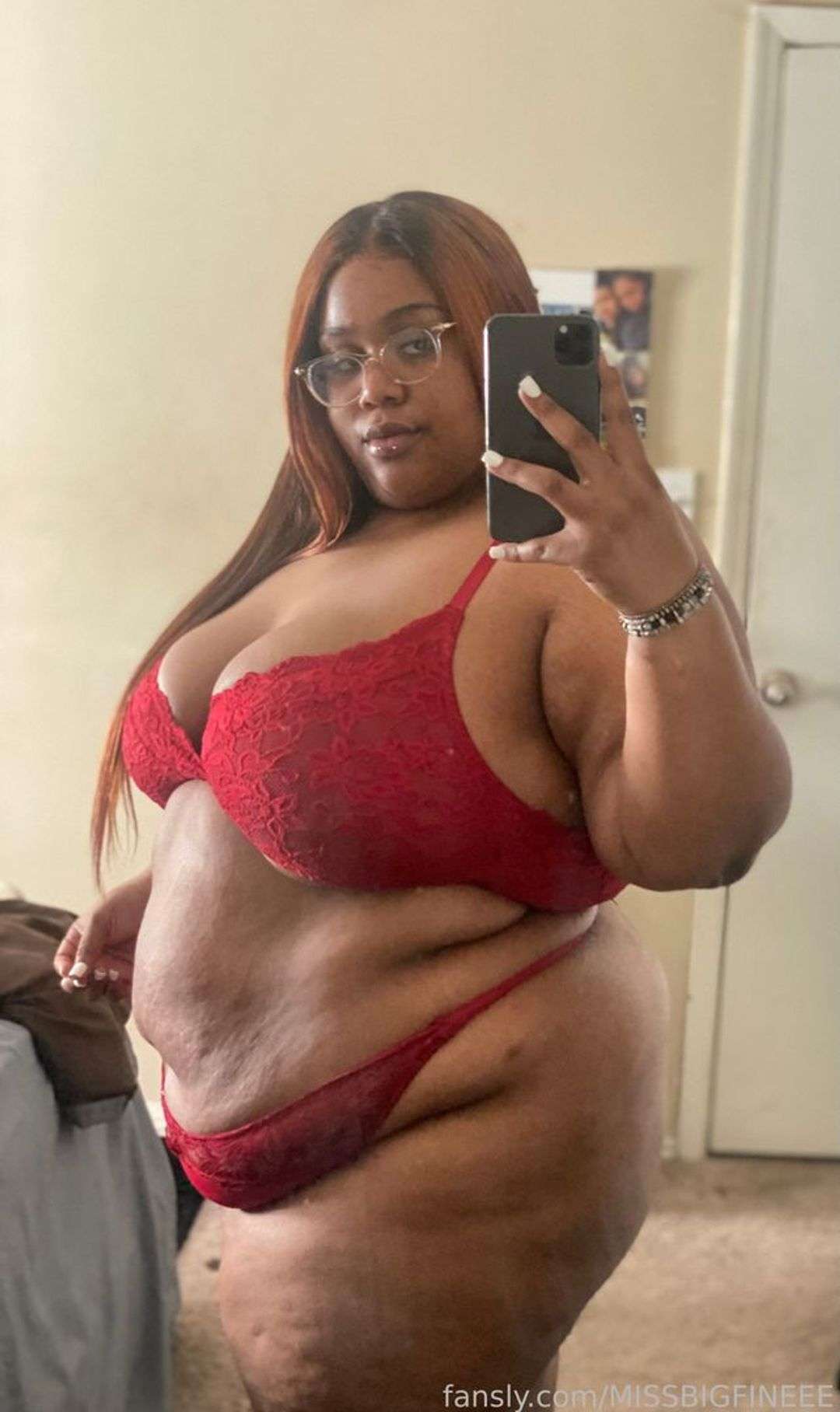 fansly MISSBIGFINEEE profile photo  