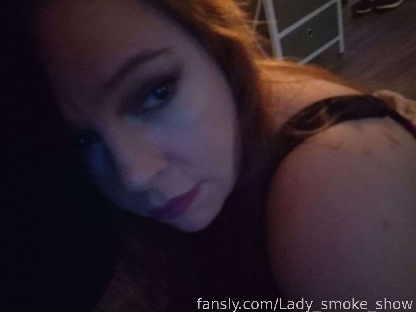 fansly lady_smoke_show profile photo  