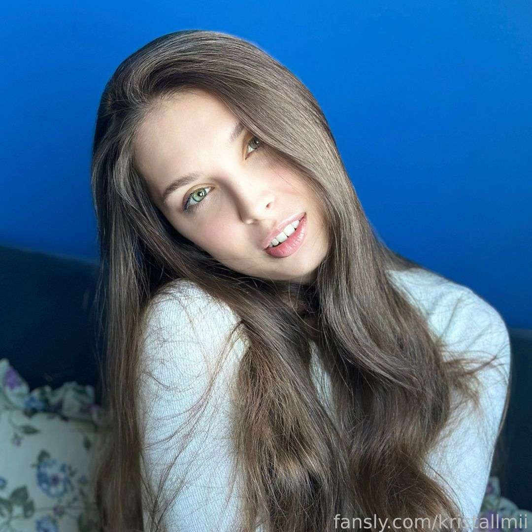 fansly kristallmii profile photo  