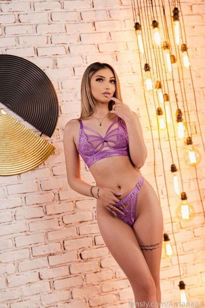 fansly Ariana profile photo  