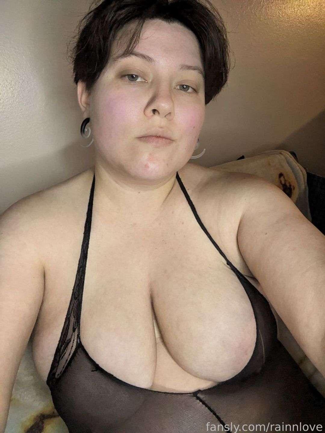 fansly rainnlove profile photo  