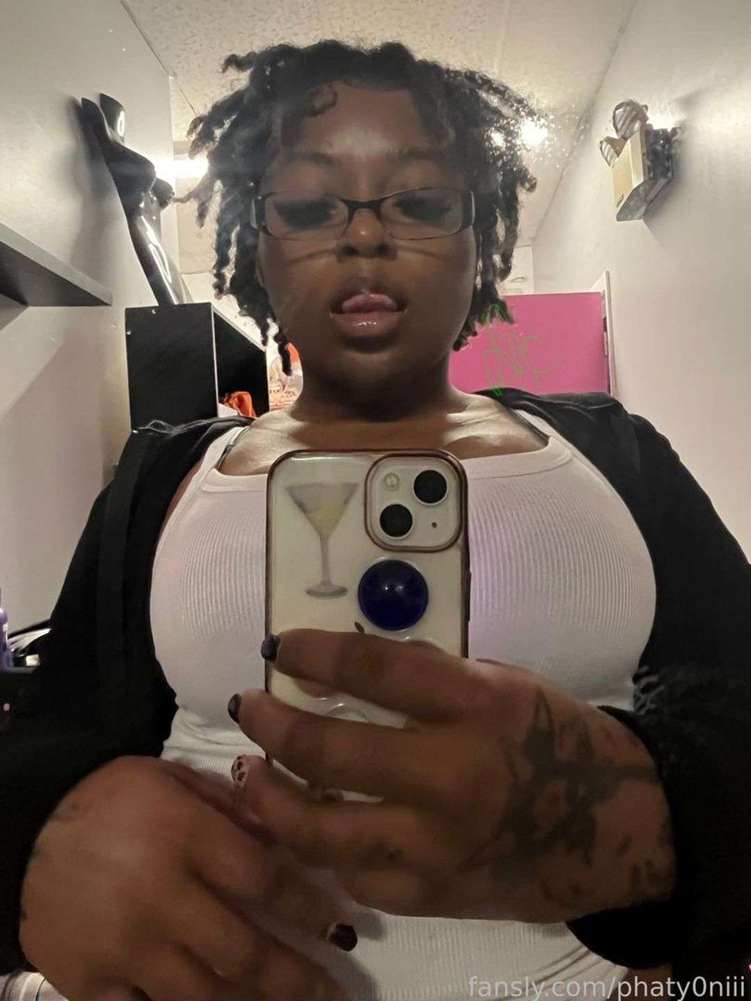 fansly pretty kitty profile photo  