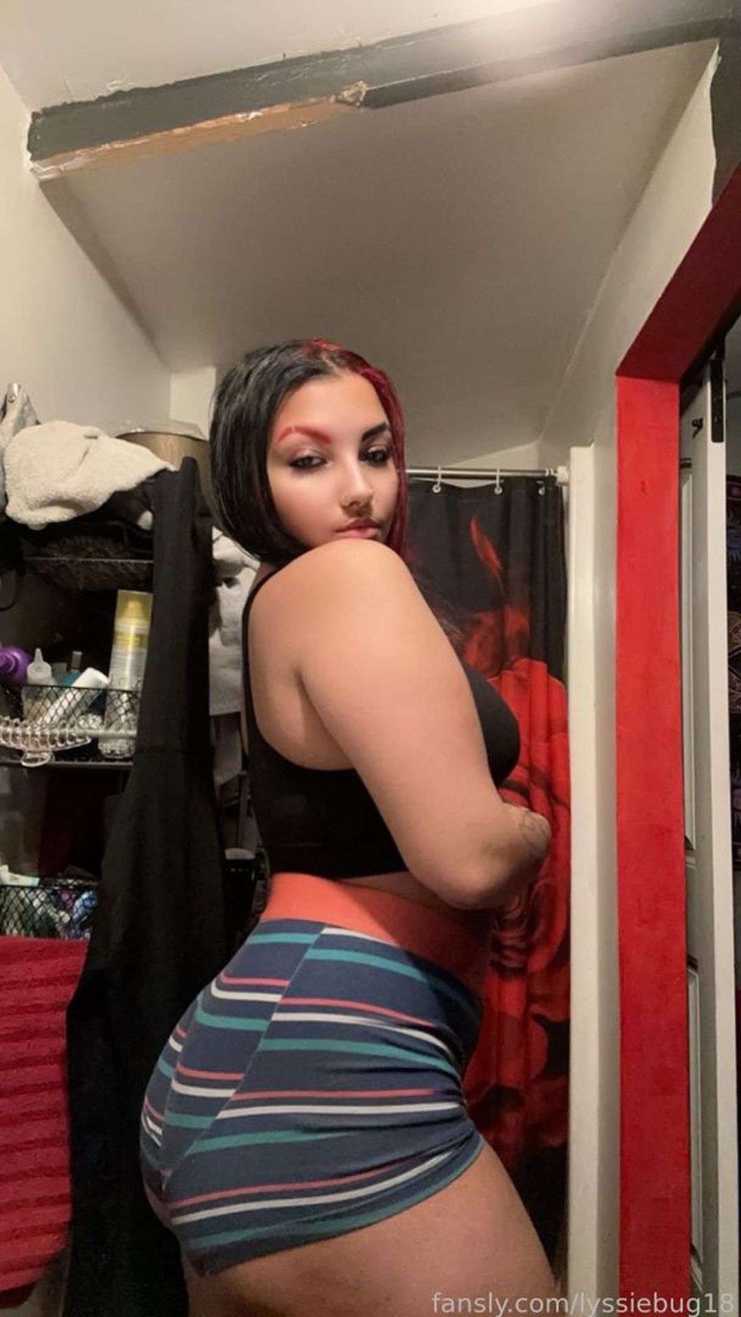 fansly lyssiebug18 profile photo  