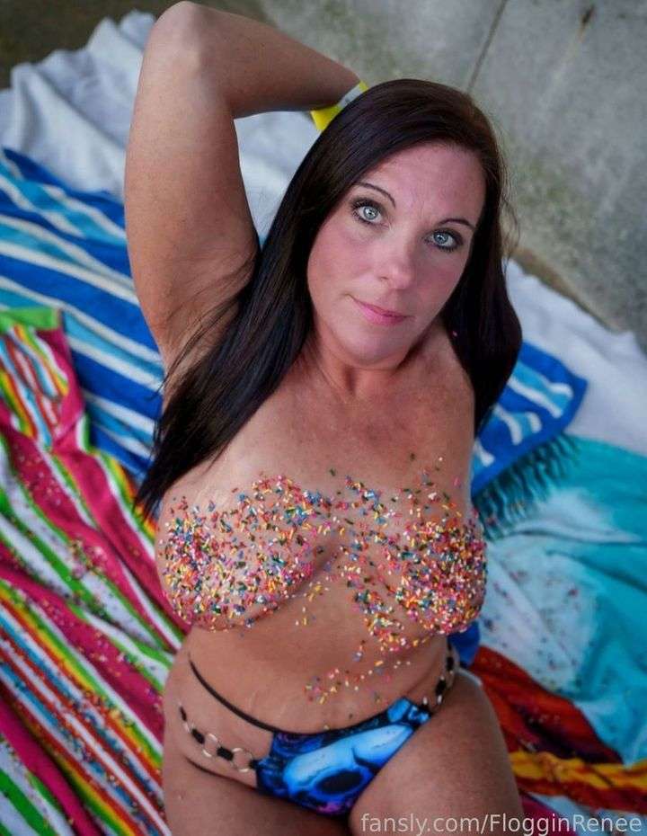 fansly FlogginRenee profile photo  