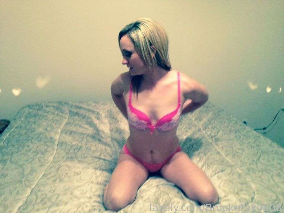 fansly BrookeFoXXX0808 profile photo  
