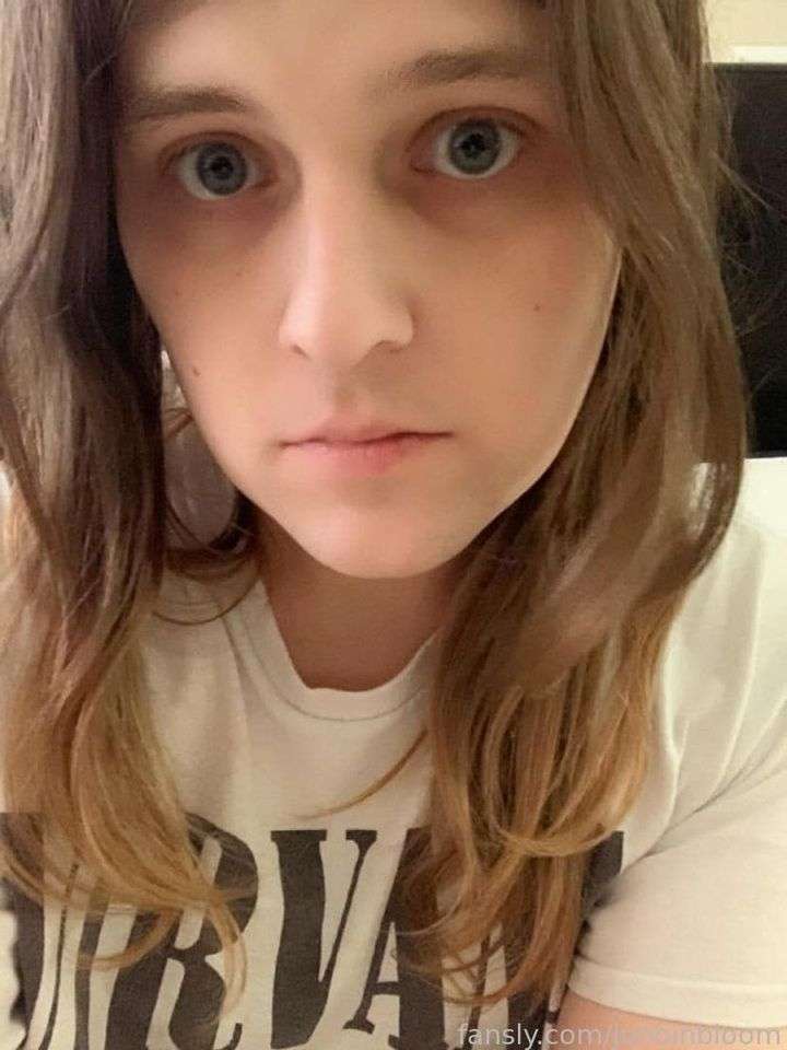 fansly junoinbloom profile photo  