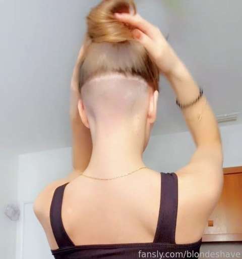 fansly BlondeShave profile photo  