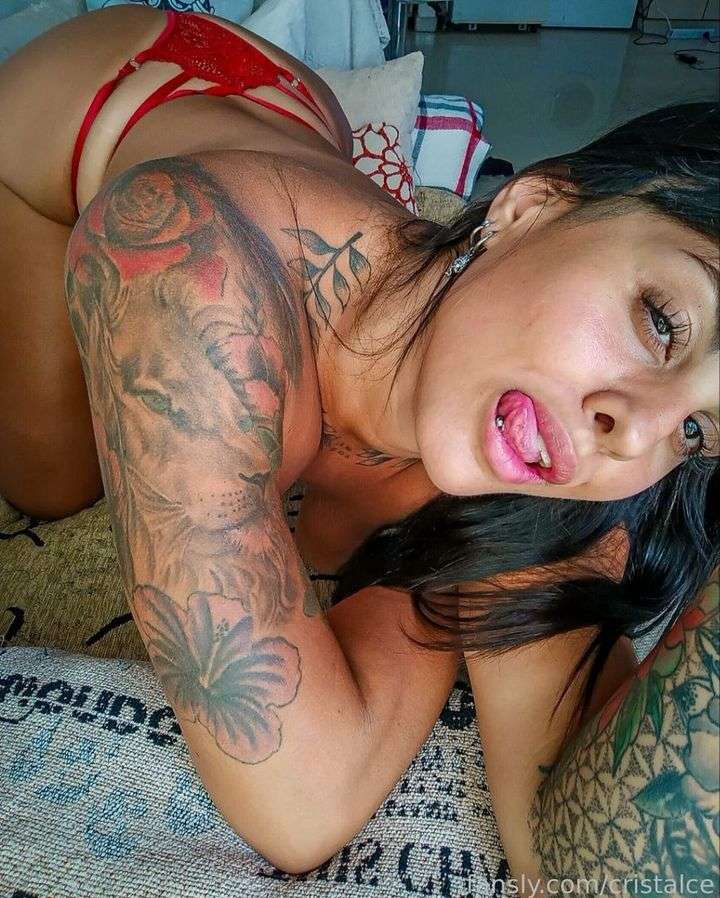 fansly Crystalce profile photo  