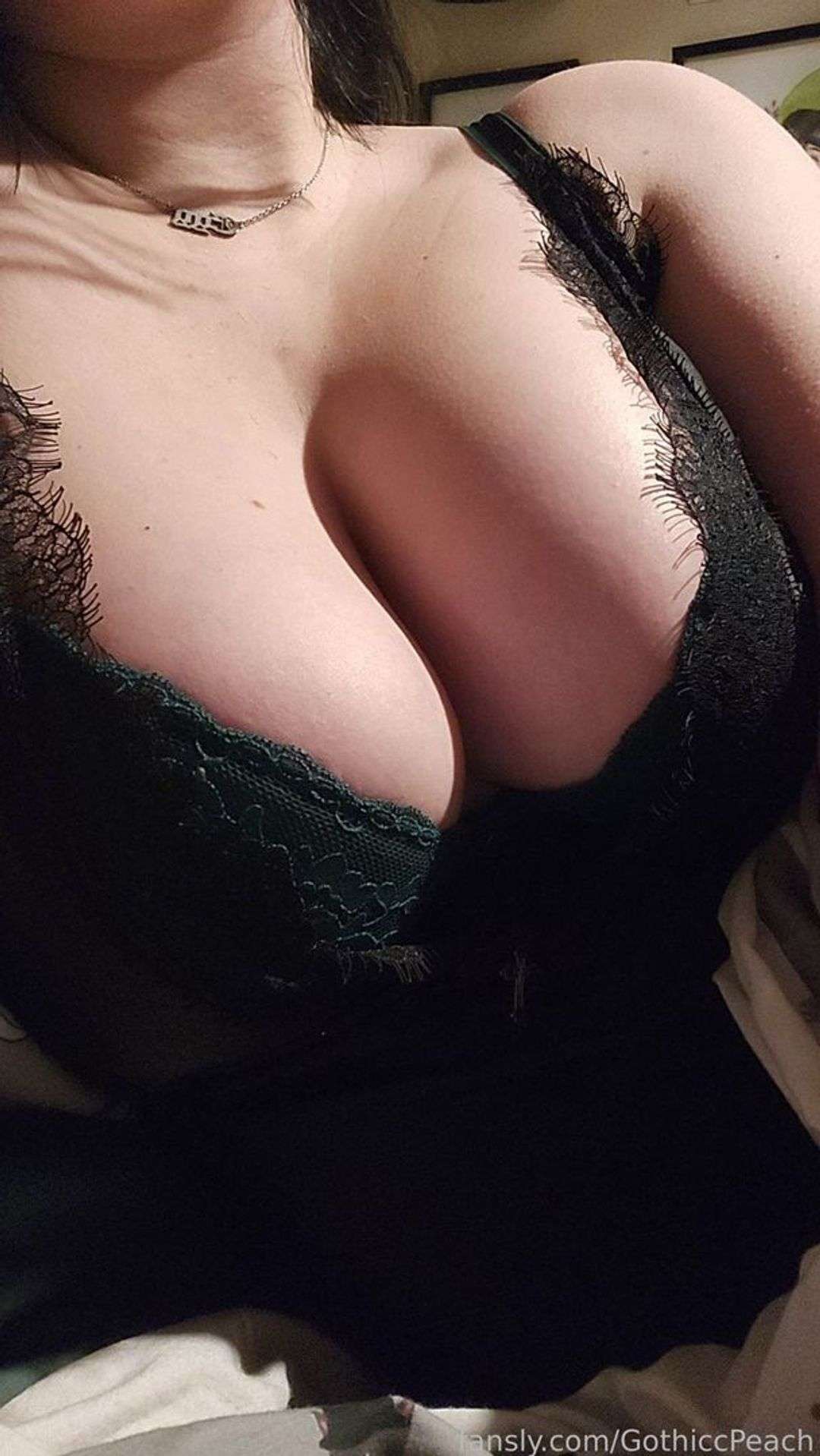 fansly Gothicc Peach profile photo  