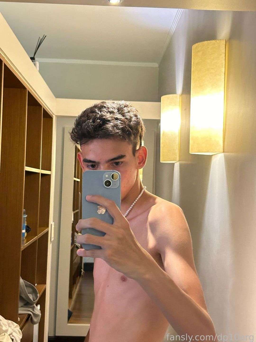 fansly DP profile photo  