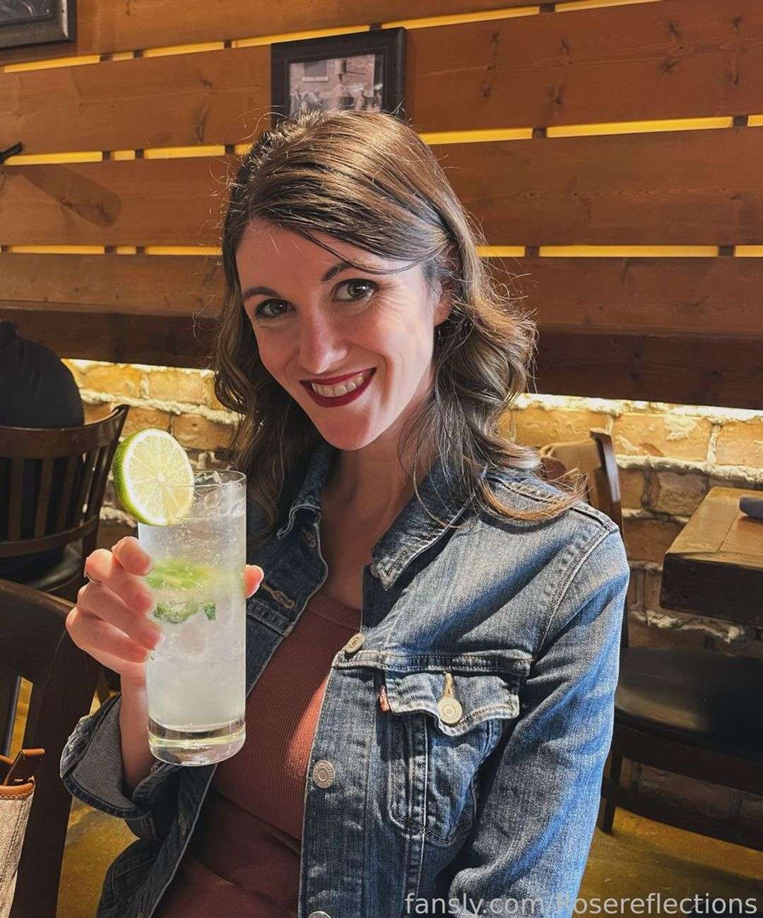 fansly rosereflections profile photo  