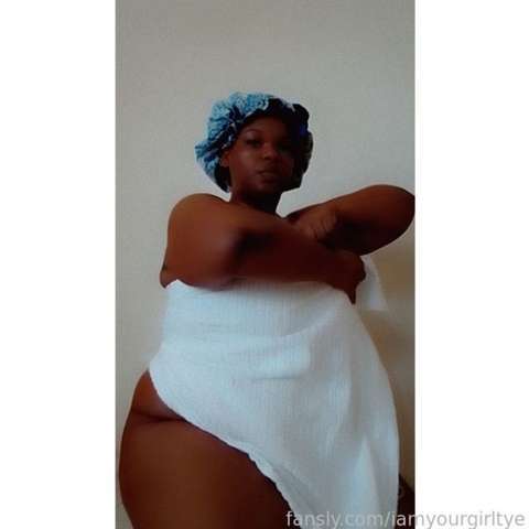 fansly iamyourgirltye profile photo  