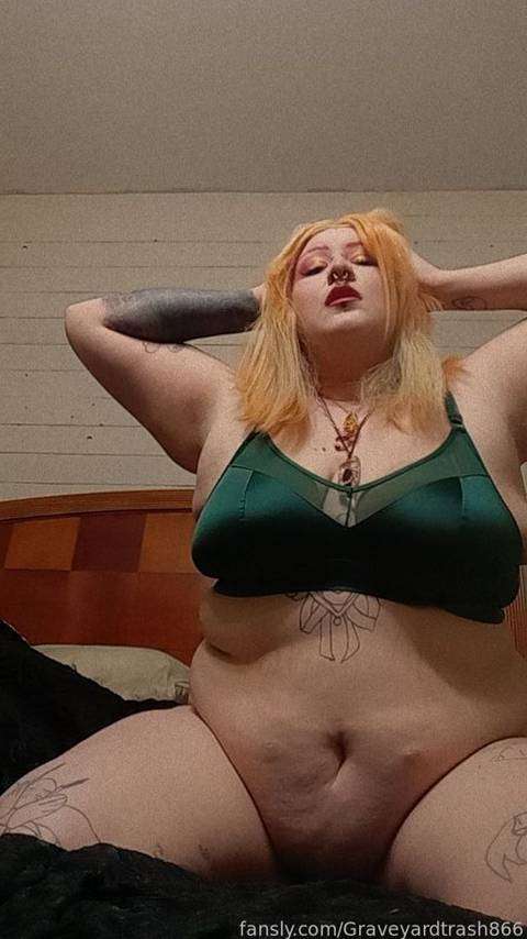 fansly gravetrash profile photo  