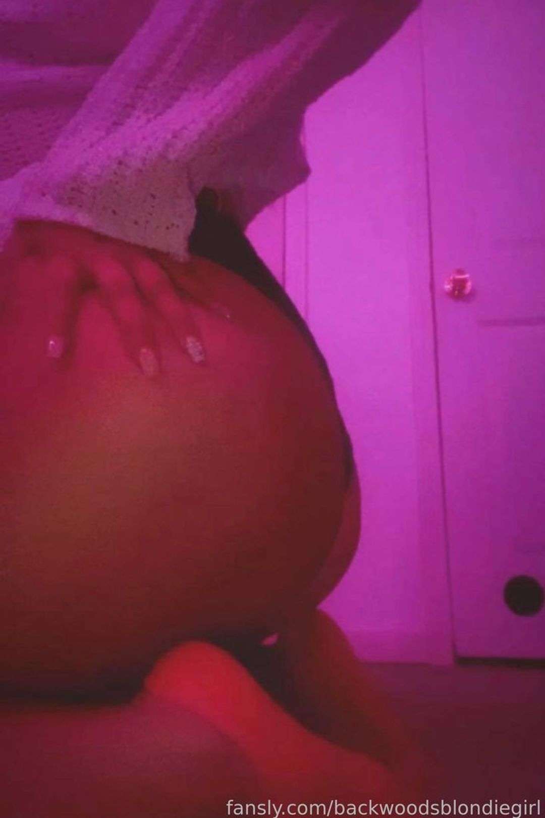 fansly backwoodsblondiegirl profile photo  