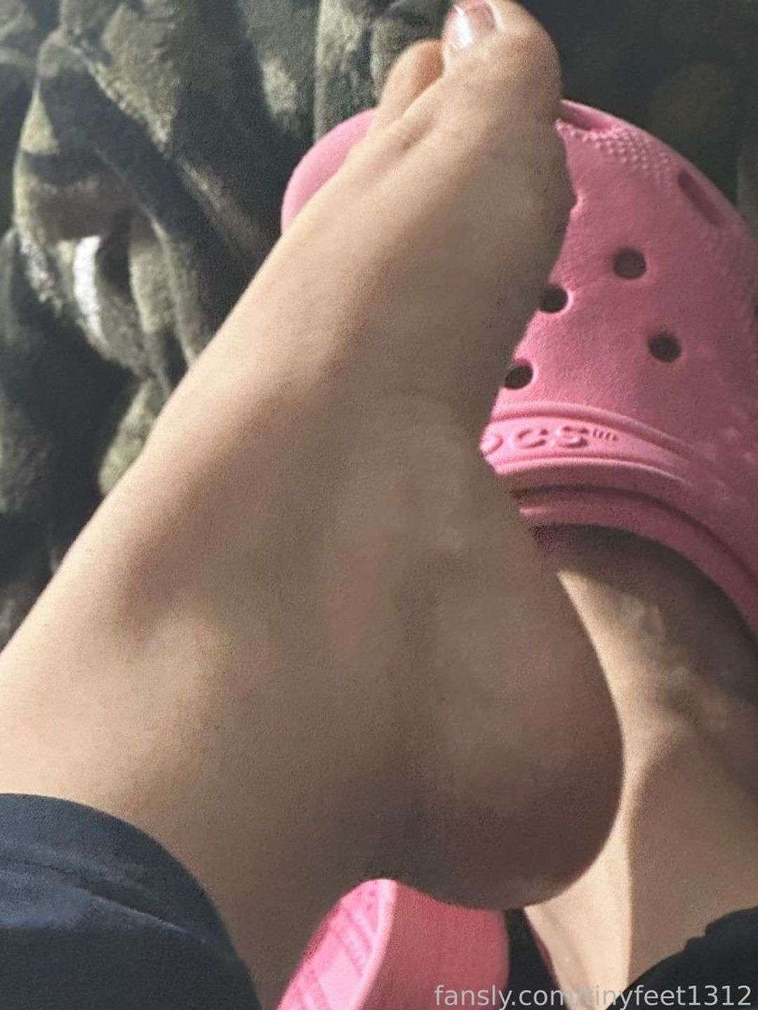 fansly tinyfeet1312 profile photo  