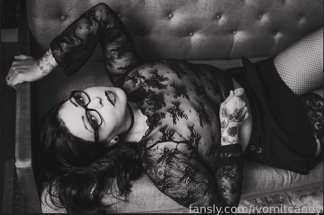 fansly ivomitcandy profile photo  