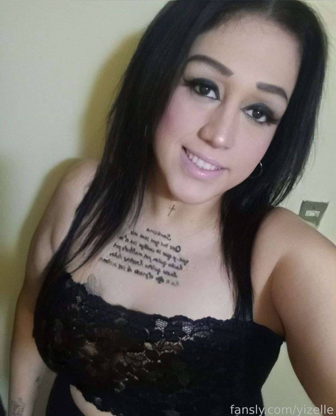 fansly yizelle profile photo  