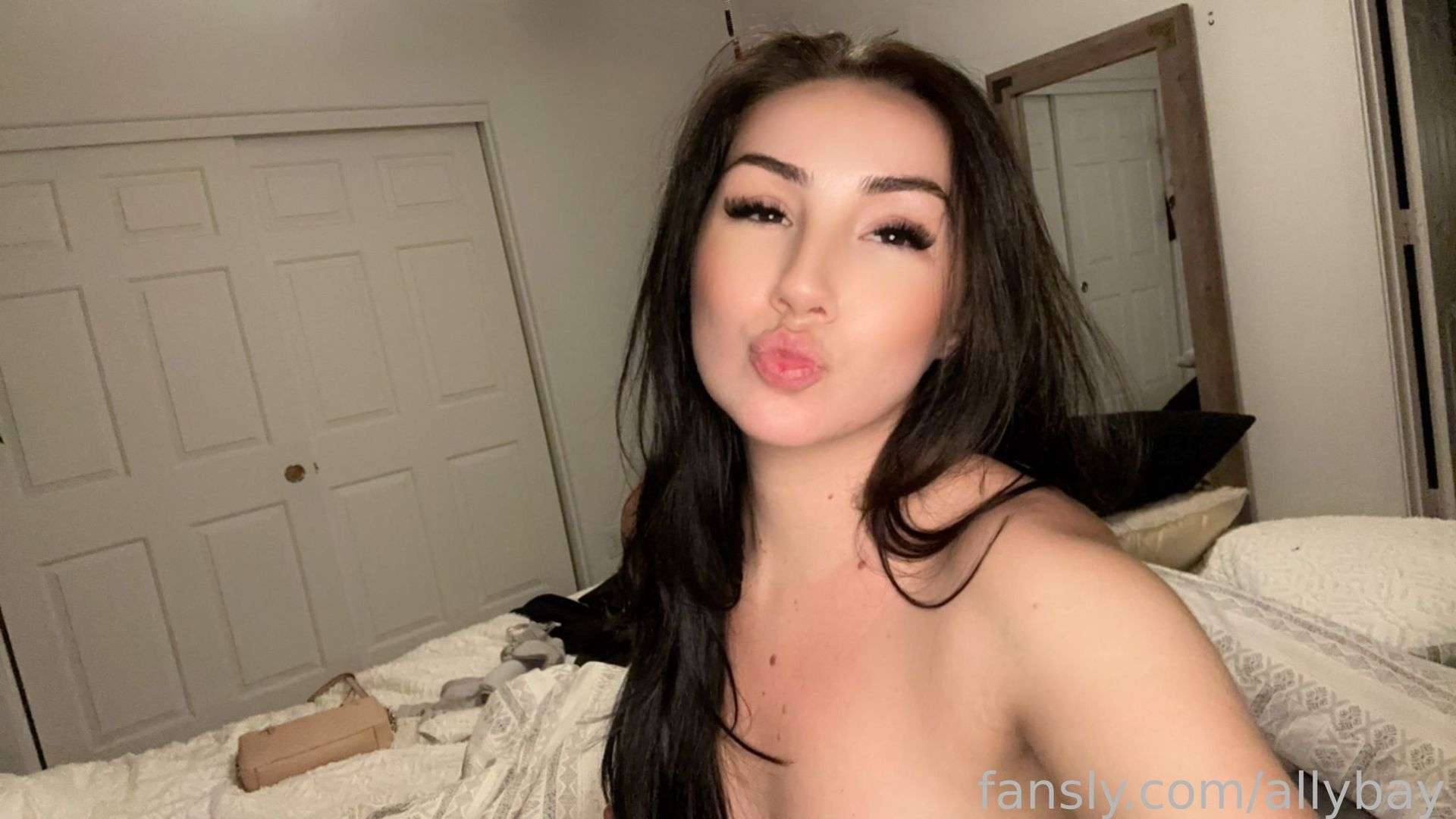fansly allybay profile photo  