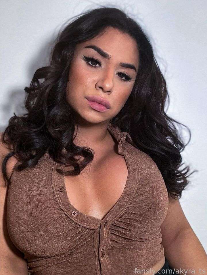 fansly akyra_ts profile photo  