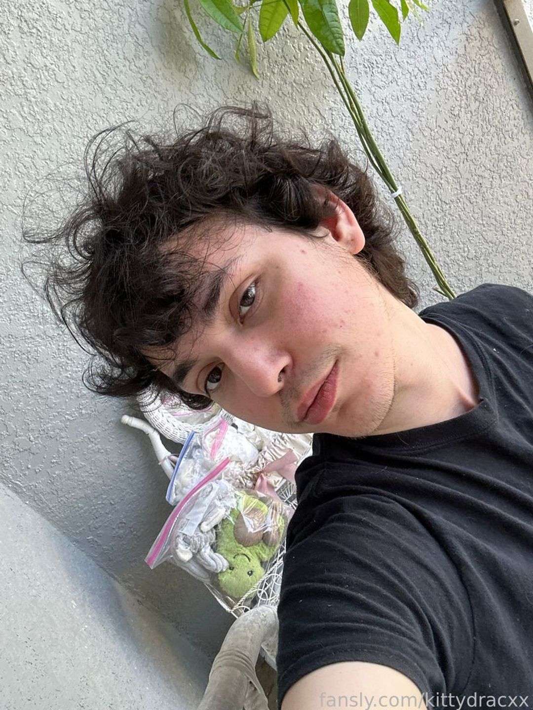 fansly draculaura  profile photo  