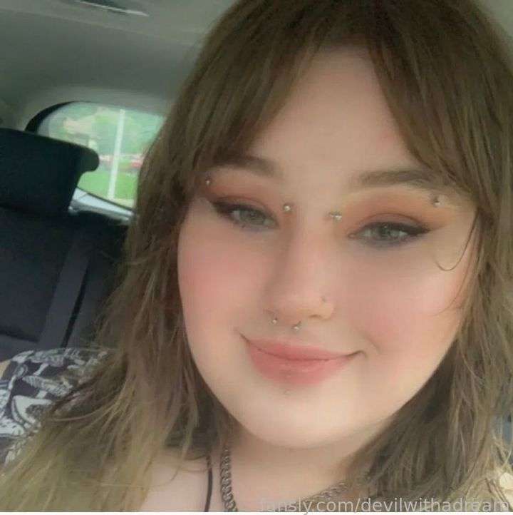 fansly chubby alt babe profile photo  