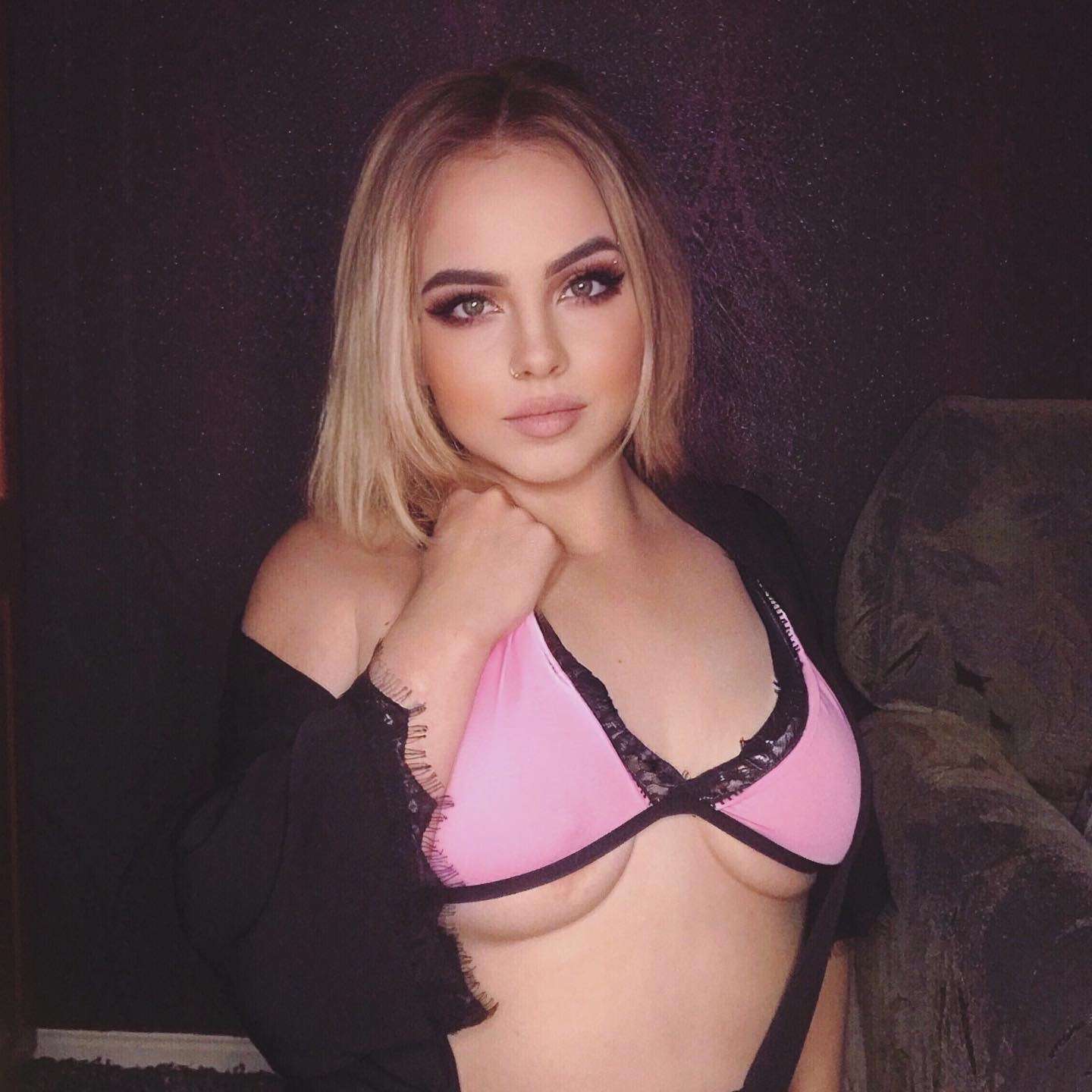 onlyfans Forbidden Fruit profile photo  