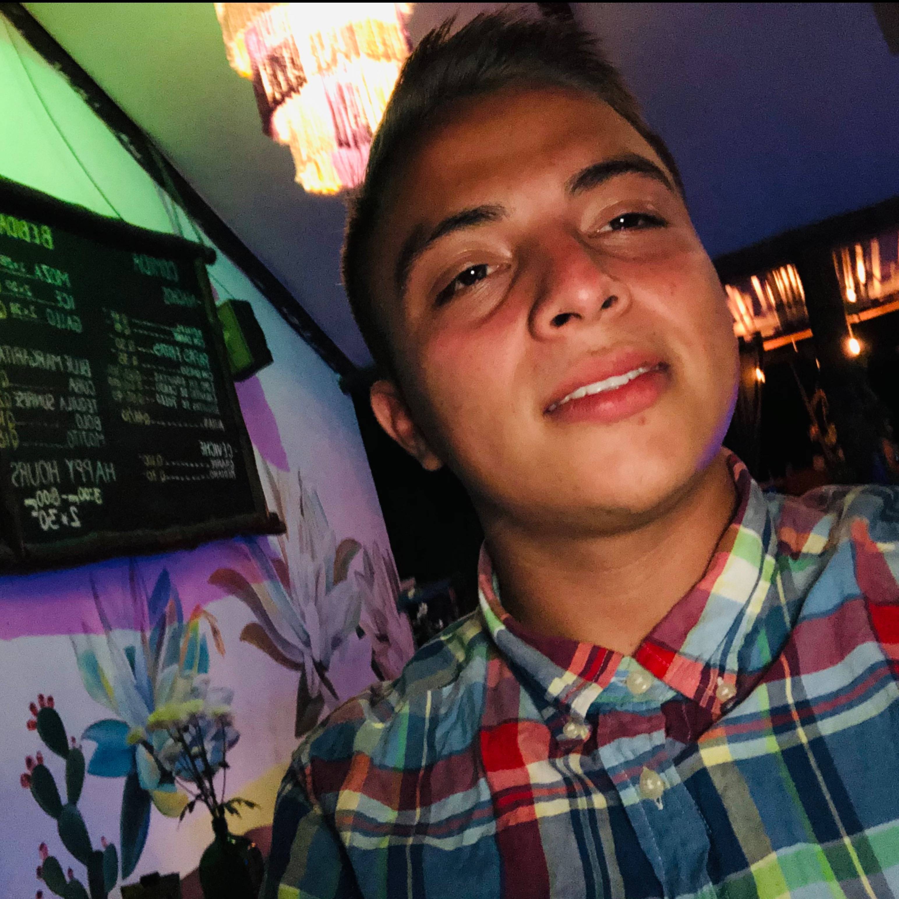 loverfans Rodrigu1042 profile photo. Rodrigu1042 19