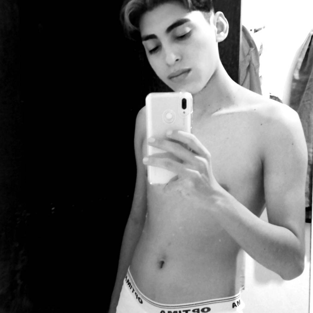 loverfans Uriel Villanueva profile photo. Uriel Villanueva 10