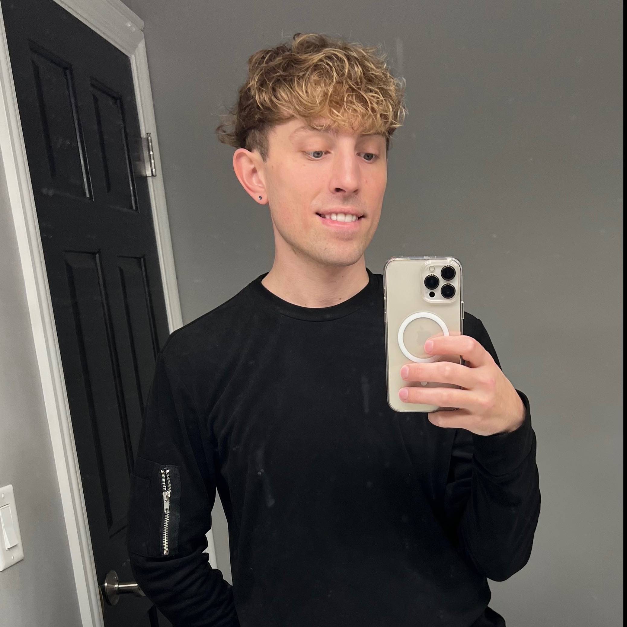 loverfans Max Avery profile photo. Max Avery 12