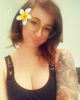 fancentro caraphernelia profile photo. caraphernelia 2