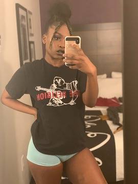 fancentro lola_b profile photo. lola_b 22