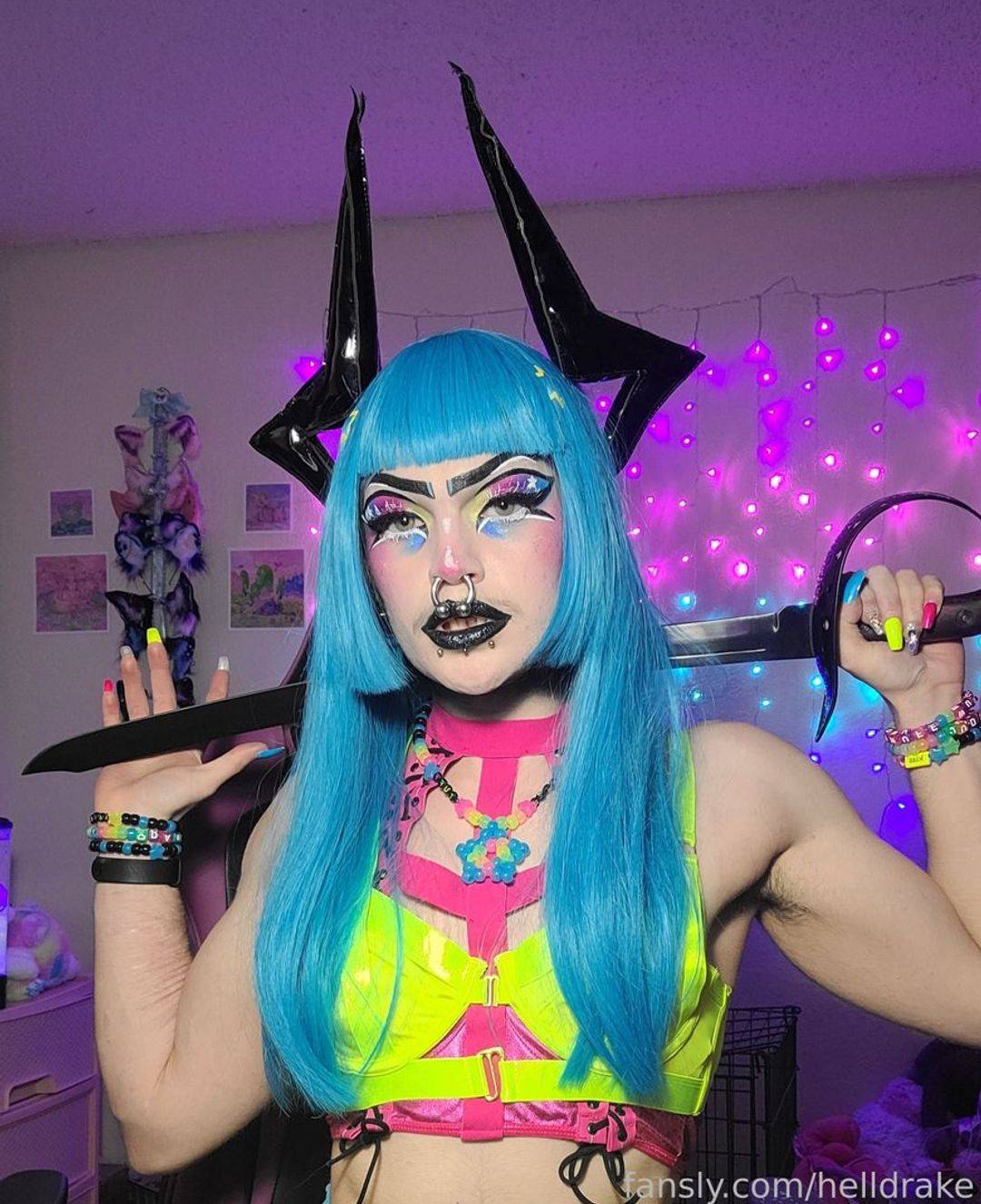 fansly helldrake profile photo. helldrake 18