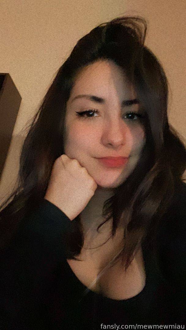 fansly Mia K profile photo. Mia K 29