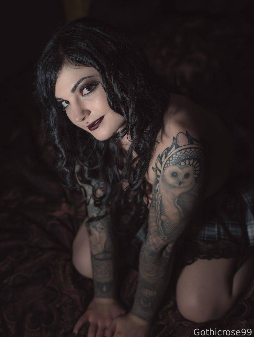 fansly Gothic Rose profile photo. Gothic Rose 35