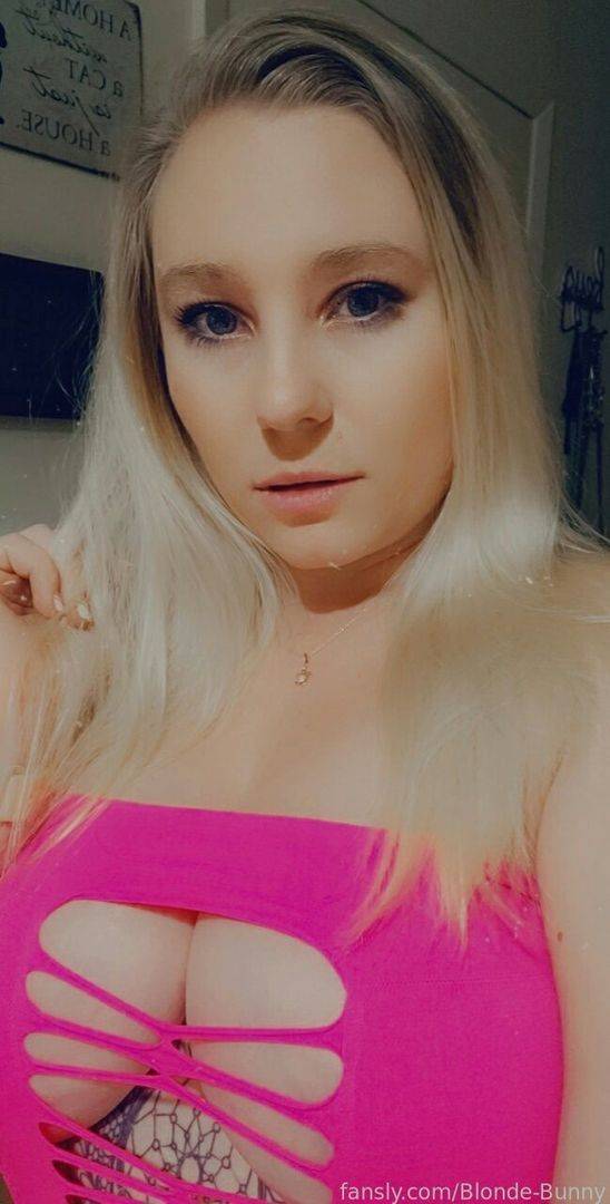 fansly BlondeBunny profile photo. BlondeBunny 8