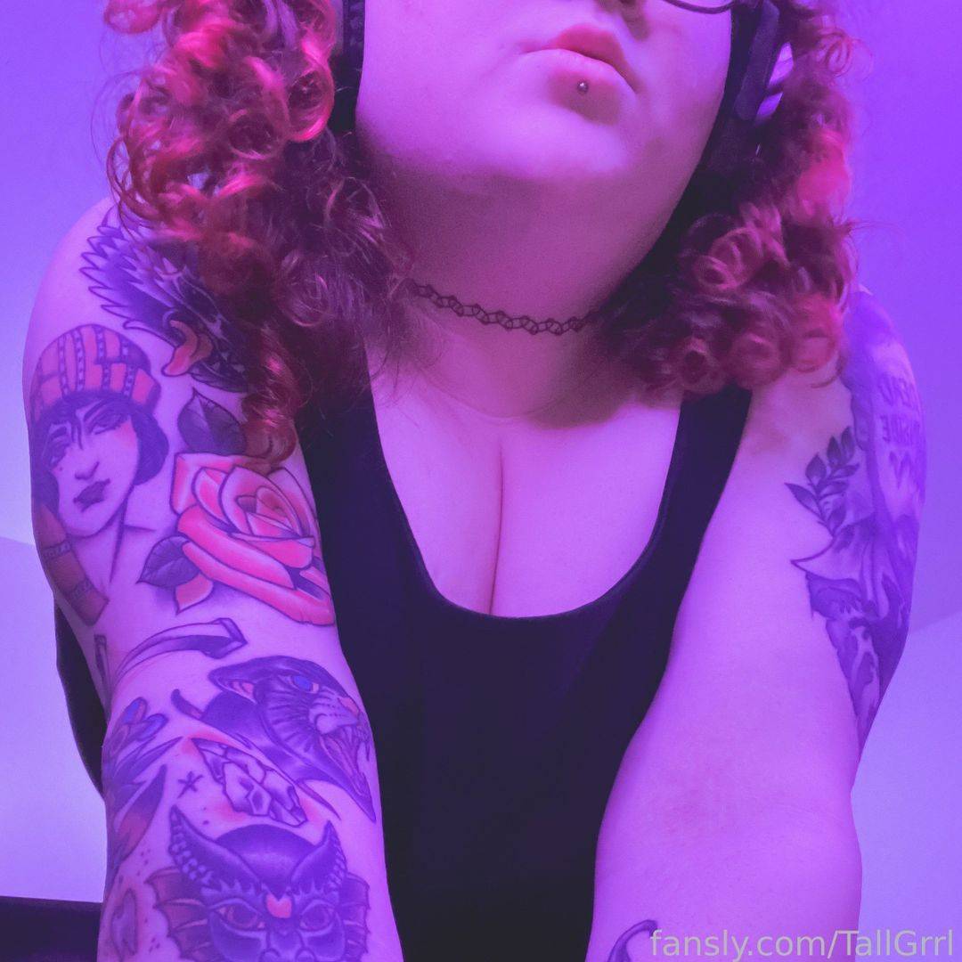 fansly TallGrrl profile photo. TallGrrl 32