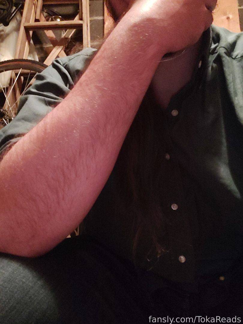 fansly TokaReads profile photo. TokaReads 34