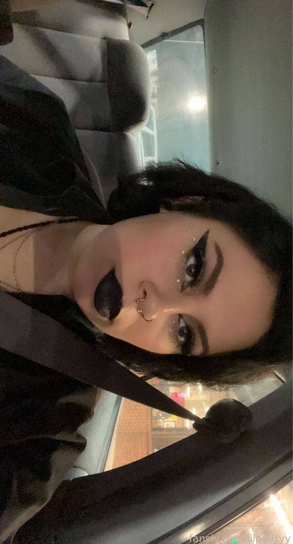 fansly lilpoutyy profile photo. lilpoutyy 18