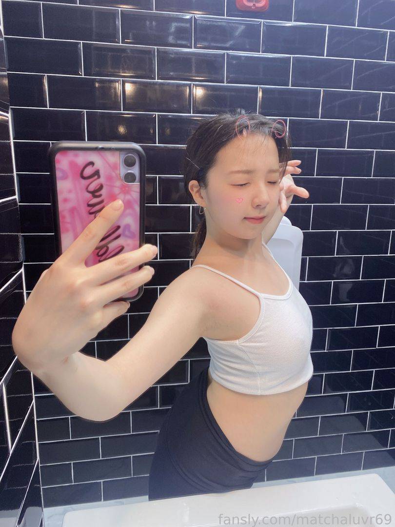 fansly yumi  profile photo. yumi  21