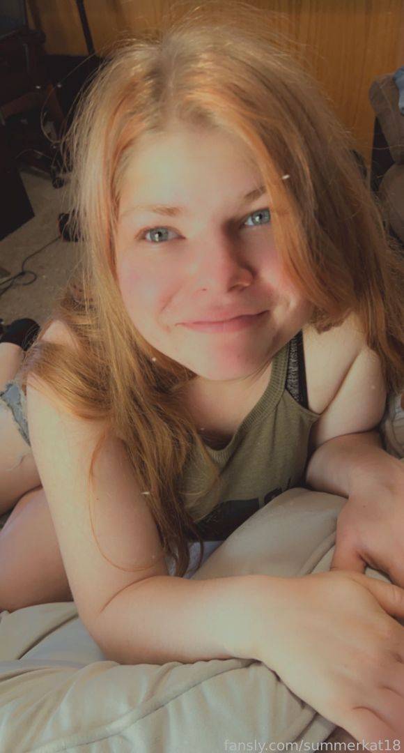 fansly Summer profile photo. Summer 35