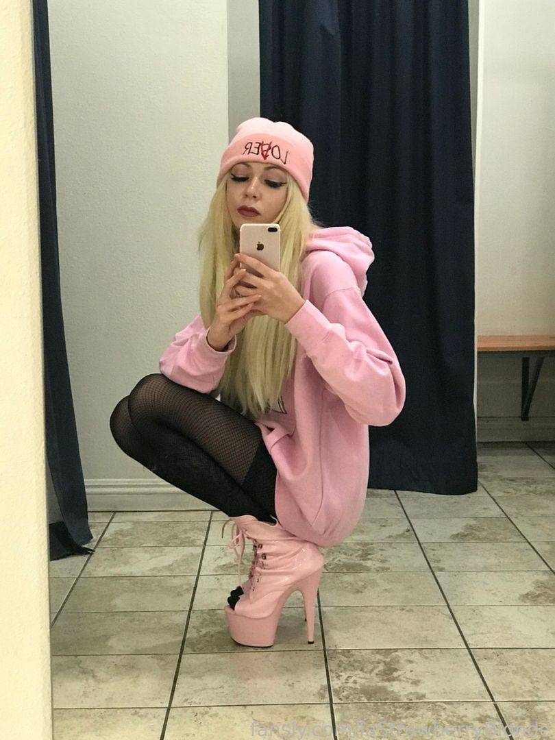 fansly laStrawberryBlonde profile photo. laStrawberryBlonde 2