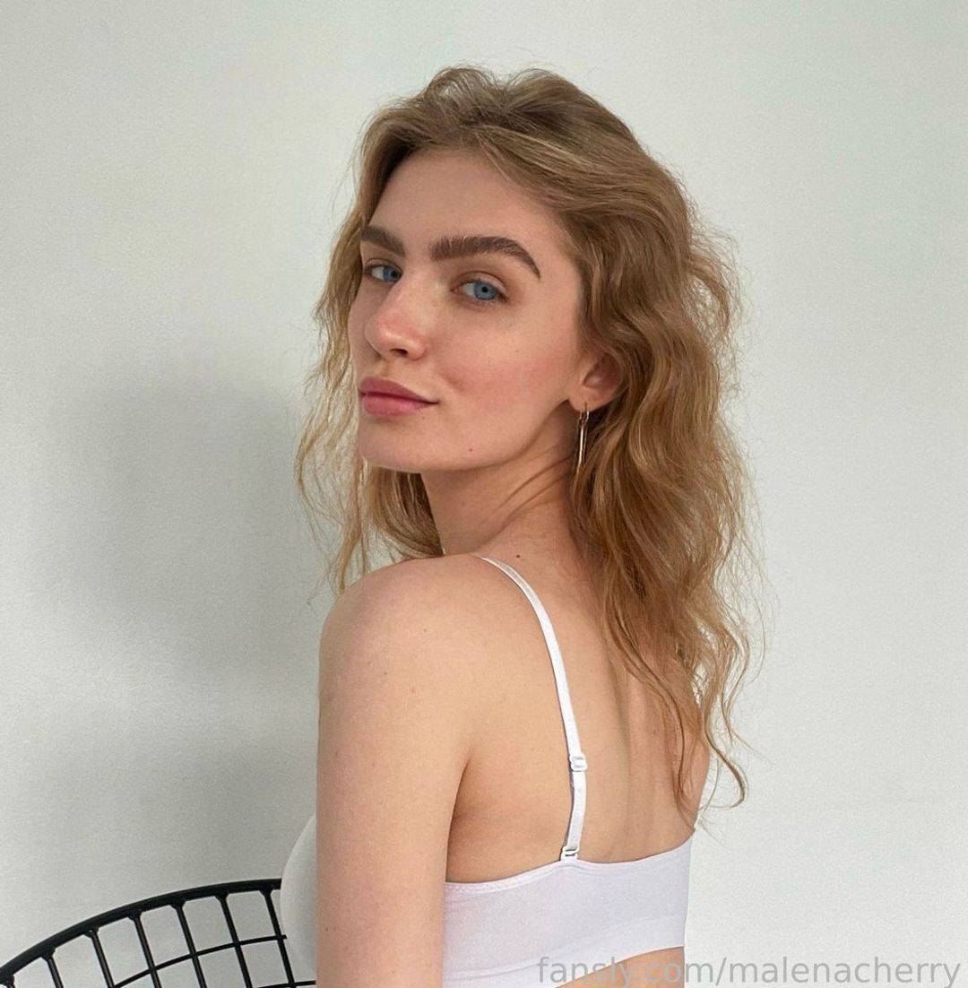 fansly 𝐌𝐚𝐥𝐞𝐧𝐚  profile photo. 𝐌𝐚𝐥𝐞𝐧𝐚  2