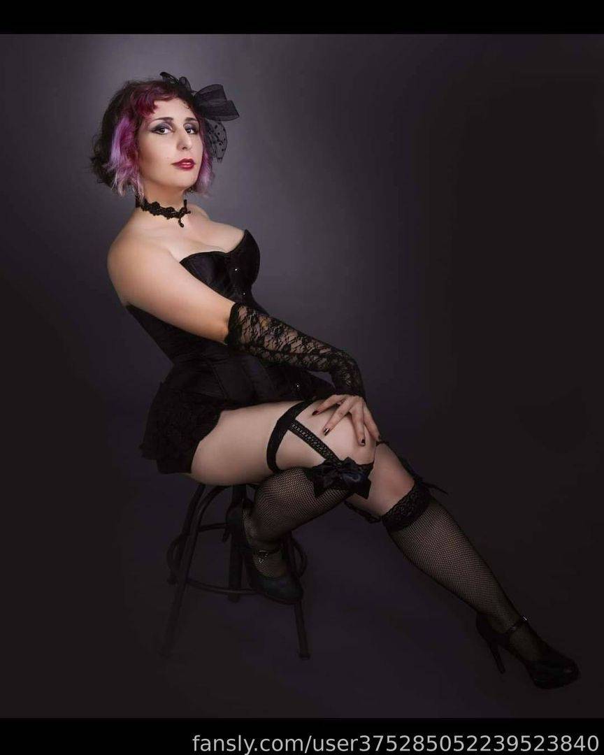 fansly BrattyLunatique  profile photo. BrattyLunatique  25