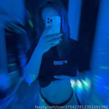 fansly _KaRRRolina_ profile photo. _KaRRRolina_ 42