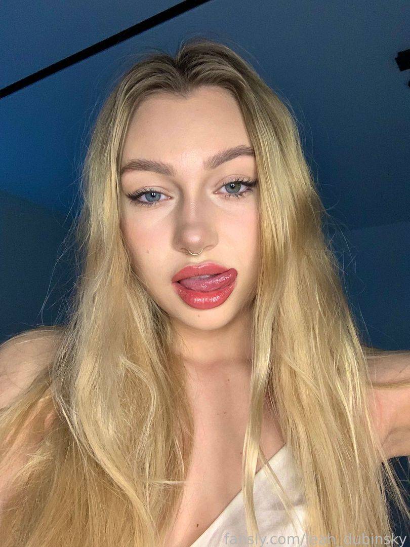 fansly Annie profile photo. Annie 26